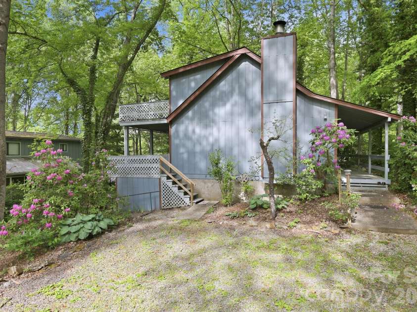 50 Gail Drive, Maggie Valley, NC 28751.  MLS# CAR4380085, YatesRealty ID 20177. 