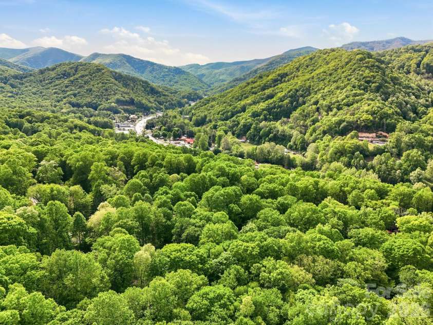 50 Gail Drive, Maggie Valley, NC 28751.  MLS# CAR4380085, YatesRealty ID 20177. 