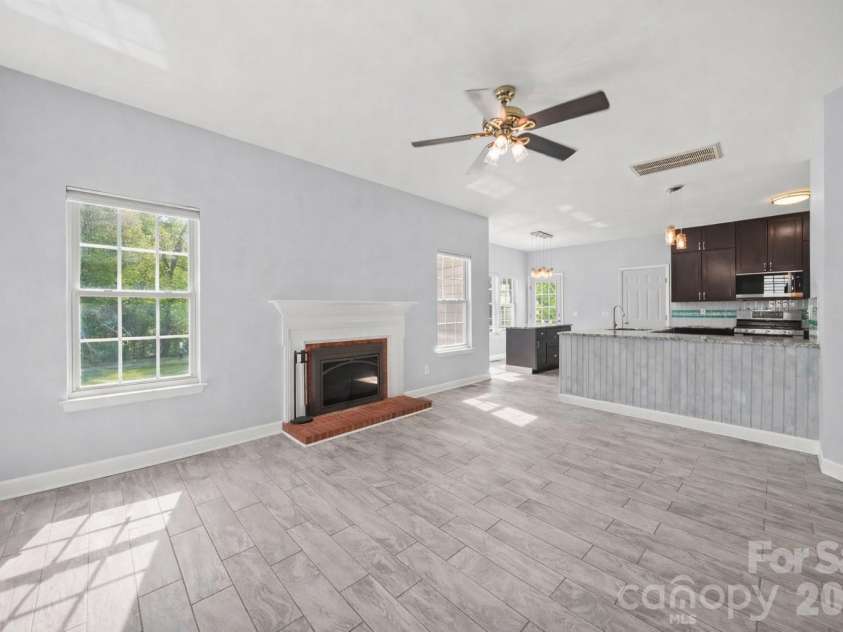 122 Easy Street, Mooresville, NC 28117.  MLS# CAR4367277, YatesRealty ID 20178. 