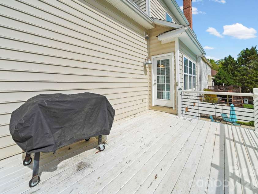 122 Easy Street, Mooresville, NC 28117.  MLS# CAR4367277, YatesRealty ID 20178. 