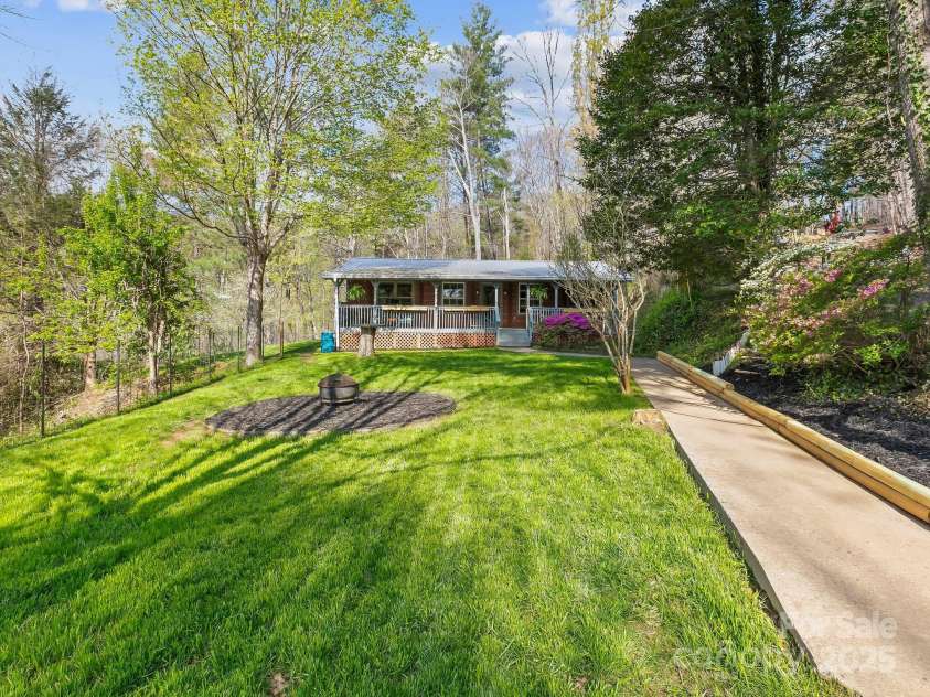 71 Mace Road, Marshall, NC 28753.  MLS# CAR4247339, YatesRealty ID 20178. 