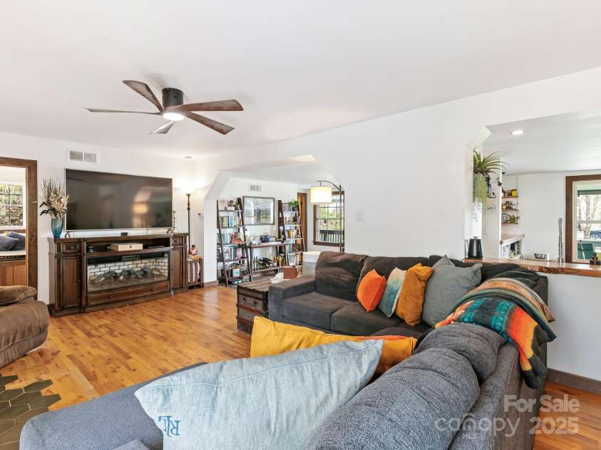 71 Mace Road, Marshall, NC 28753.  MLS# CAR4247339, YatesRealty ID 20178. 