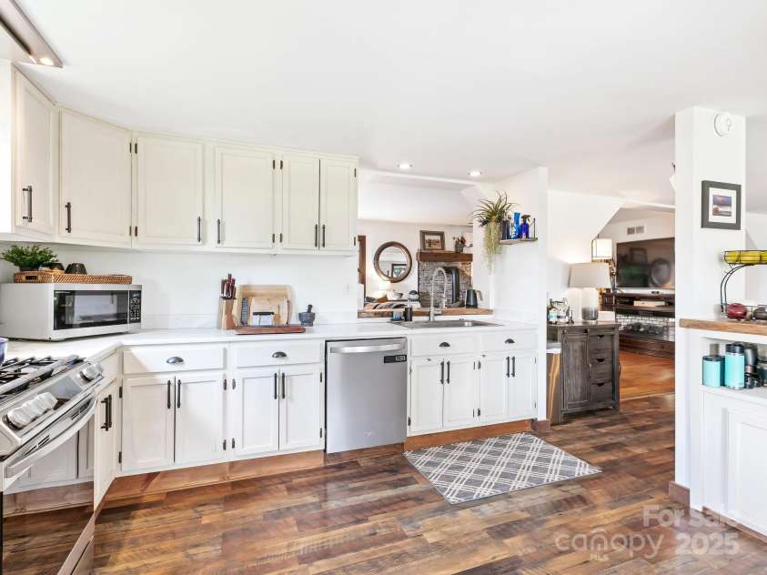 71 Mace Road, Marshall, NC 28753.  MLS# CAR4247339, YatesRealty ID 20178. 