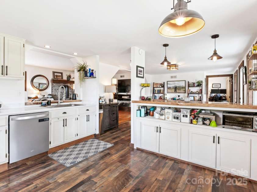 71 Mace Road, Marshall, NC 28753.  MLS# CAR4247339, YatesRealty ID 20178. 