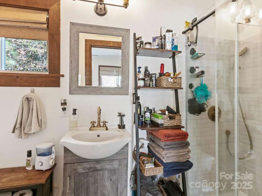 71 Mace Road, Marshall, NC 28753.  MLS# CAR4247339, YatesRealty ID 20178. 