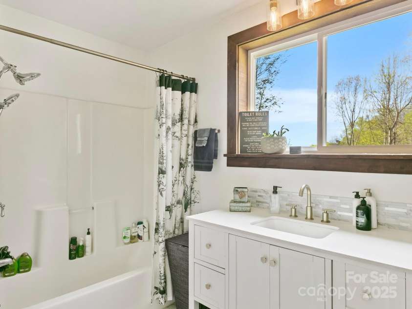 71 Mace Road, Marshall, NC 28753.  MLS# CAR4247339, YatesRealty ID 20178. 