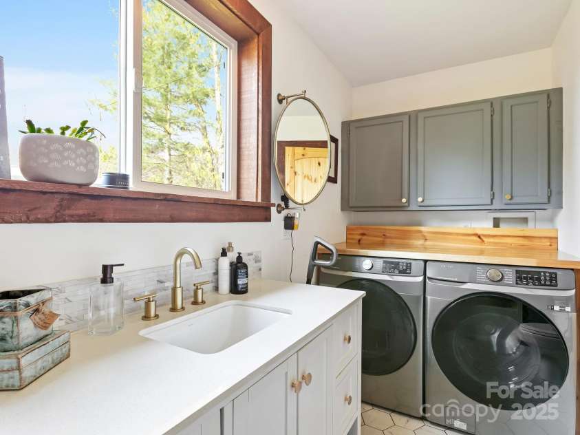 71 Mace Road, Marshall, NC 28753.  MLS# CAR4247339, YatesRealty ID 20178. 