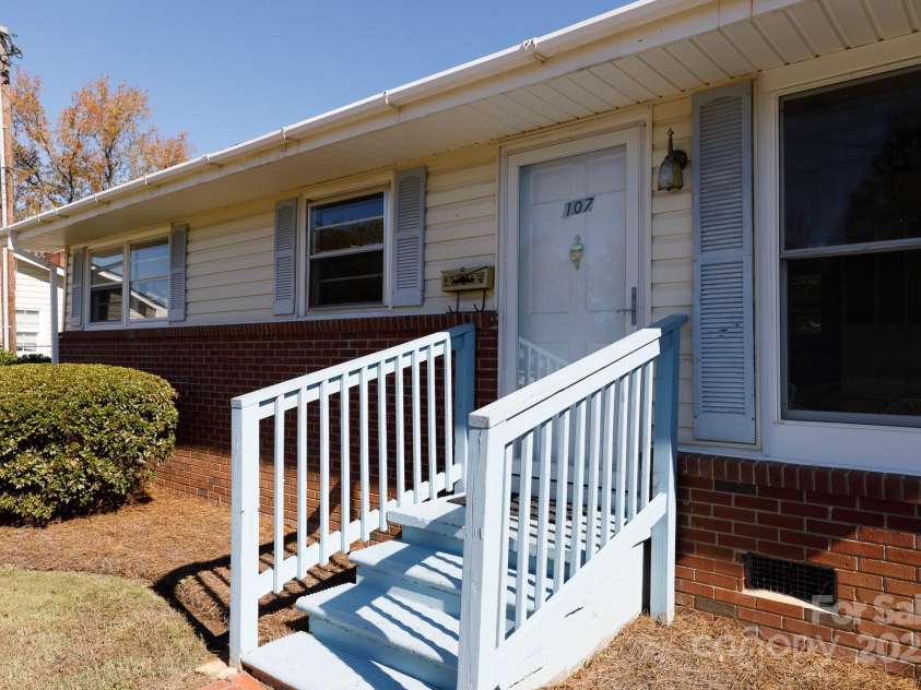 107 Mint Street, Clover, SC 29710.  MLS# CAR4318117, YatesRealty ID 20179. 