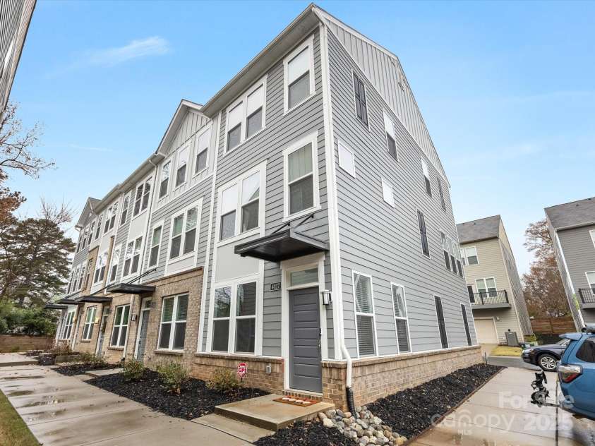 4027 Capital Ridge Court, Charlotte, NC 28205.  MLS# CAR4213738, YatesRealty ID 2018. 