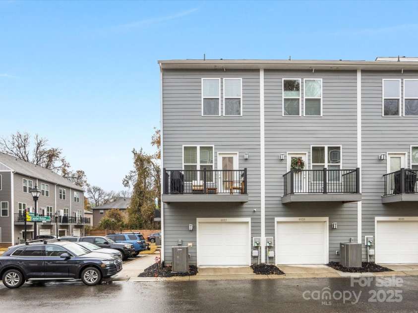 4027 Capital Ridge Court, Charlotte, NC 28205.  MLS# CAR4213738, YatesRealty ID 2018. 