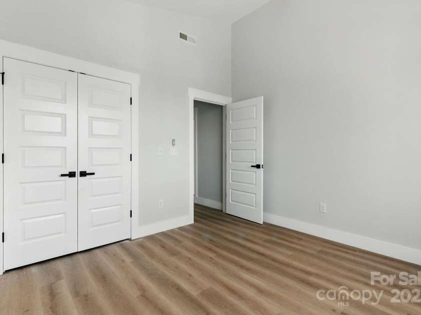 35 Robin Street, Asheville, NC 28803.  MLS# CAR4246329, YatesRealty ID 20180. 