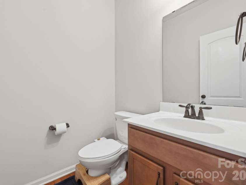 9722 Spring Crest Court, Charlotte, NC 28269.  MLS# CAR4360294, YatesRealty ID 20180. First Floor Half Bath