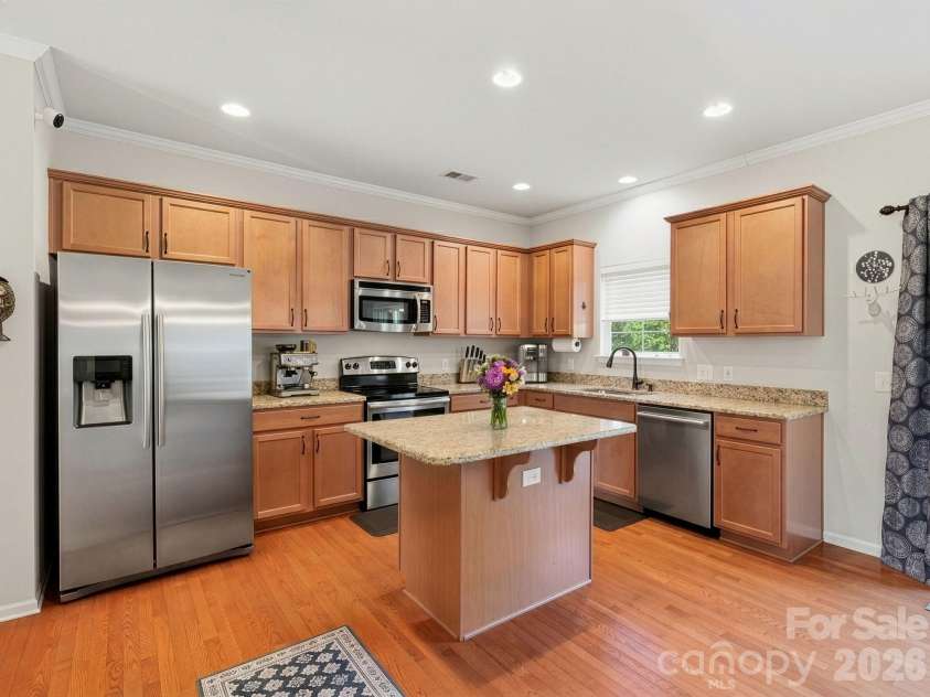 9722 Spring Crest Court, Charlotte, NC 28269.  MLS# CAR4360294, YatesRealty ID 20180. Kitchen