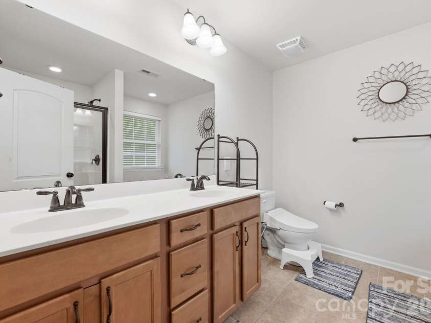 9722 Spring Crest Court, Charlotte, NC 28269.  MLS# CAR4360294, YatesRealty ID 20180. Primary Bathroom