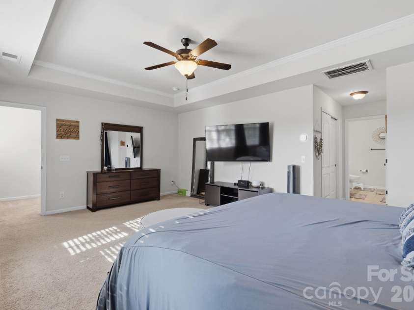 9722 Spring Crest Court, Charlotte, NC 28269.  MLS# CAR4360294, YatesRealty ID 20180. Primary Bedroom