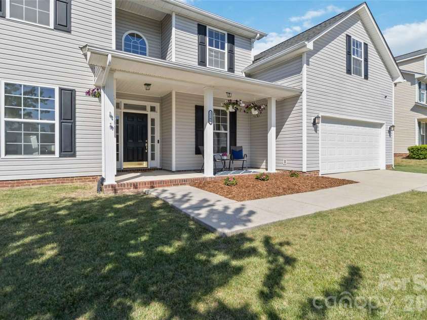 2141 Bluebonnet Lane, Matthews, NC 28104.  MLS# CAR4353561, YatesRealty ID 20181. 