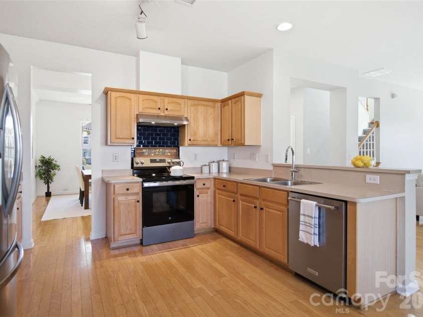 2141 Bluebonnet Lane, Matthews, NC 28104.  MLS# CAR4353561, YatesRealty ID 20181. 