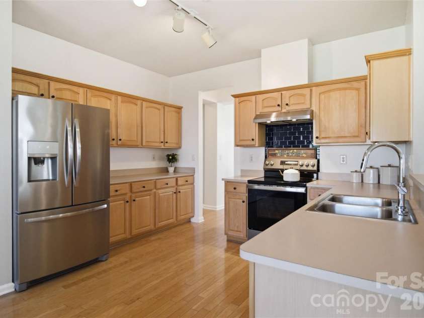 2141 Bluebonnet Lane, Matthews, NC 28104.  MLS# CAR4353561, YatesRealty ID 20181. 
