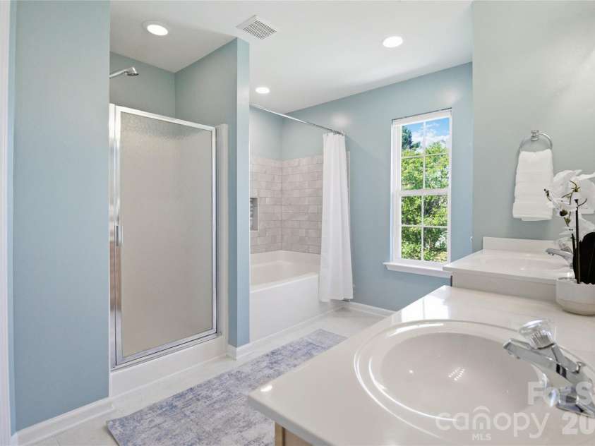 2141 Bluebonnet Lane, Matthews, NC 28104.  MLS# CAR4353561, YatesRealty ID 20181. 
