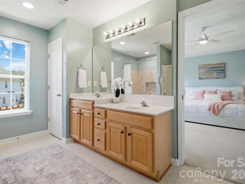 2141 Bluebonnet Lane, Matthews, NC 28104.  MLS# CAR4353561, YatesRealty ID 20181. 