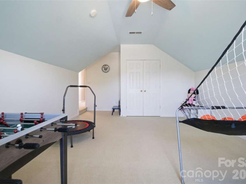2141 Bluebonnet Lane, Matthews, NC 28104.  MLS# CAR4353561, YatesRealty ID 20181. 