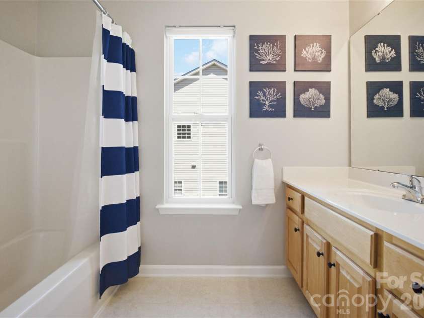 2141 Bluebonnet Lane, Matthews, NC 28104.  MLS# CAR4353561, YatesRealty ID 20181. 