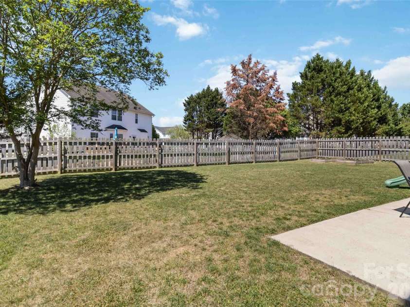 2141 Bluebonnet Lane, Matthews, NC 28104.  MLS# CAR4353561, YatesRealty ID 20181. 