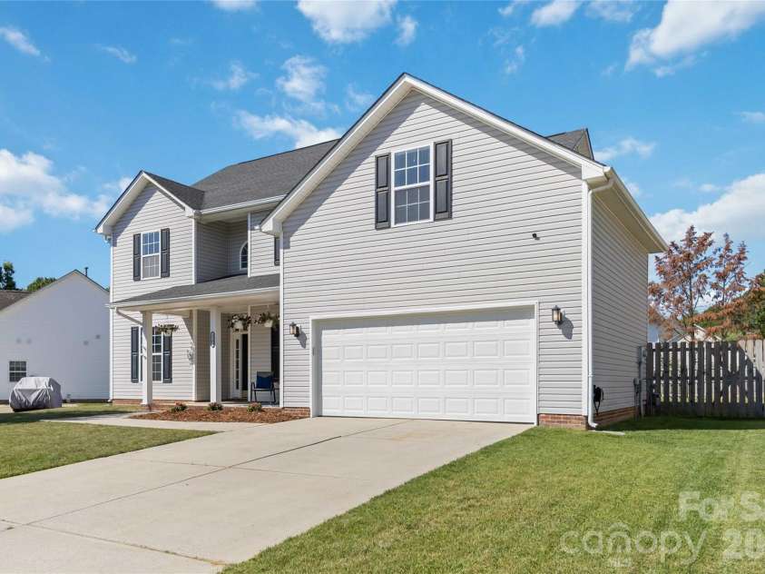 2141 Bluebonnet Lane, Matthews, NC 28104.  MLS# CAR4353561, YatesRealty ID 20181. 