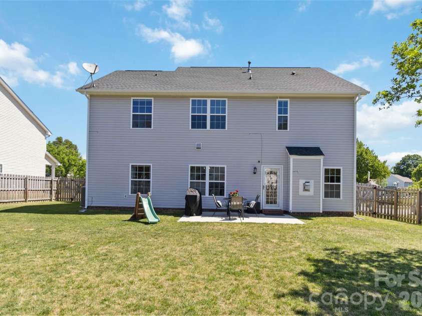 2141 Bluebonnet Lane, Matthews, NC 28104.  MLS# CAR4353561, YatesRealty ID 20181. 