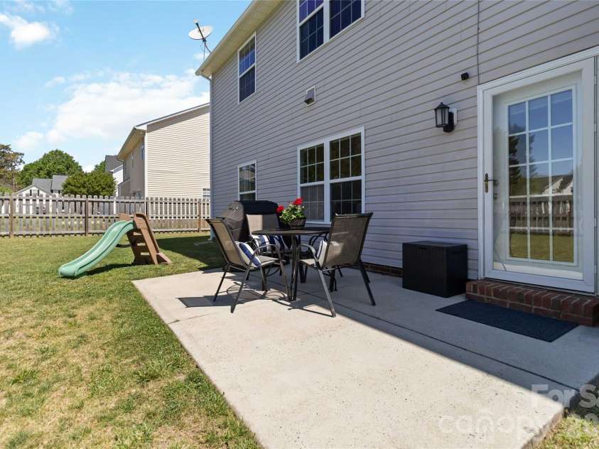 2141 Bluebonnet Lane, Matthews, NC 28104.  MLS# CAR4353561, YatesRealty ID 20181. 