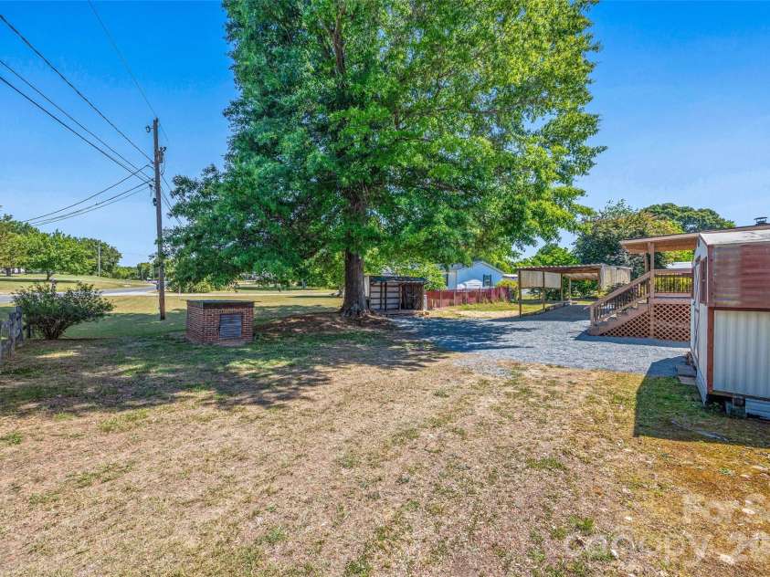 5760 Turner Drive, Kannapolis, NC 28081.  MLS# CAR4378549, YatesRealty ID 20182. 