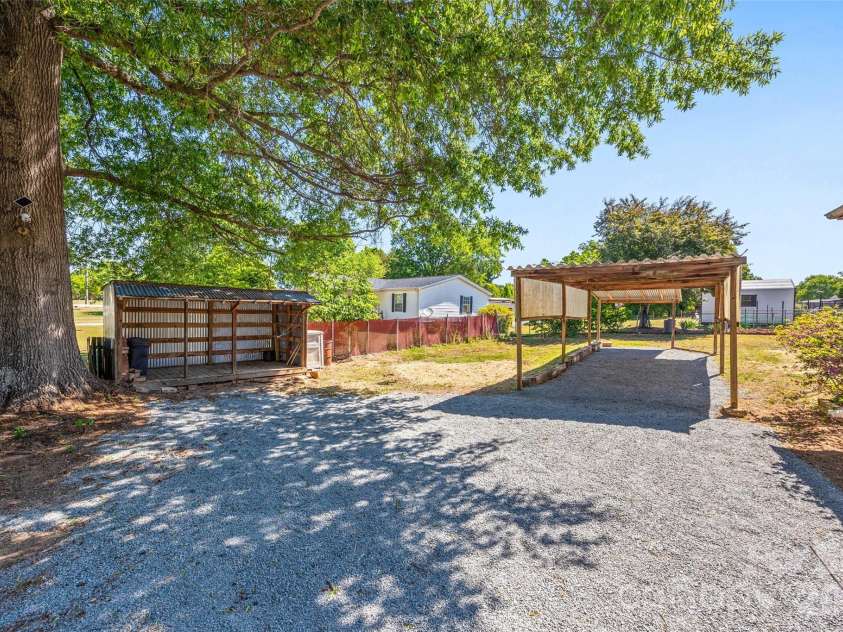 5760 Turner Drive, Kannapolis, NC 28081.  MLS# CAR4378549, YatesRealty ID 20182. 
