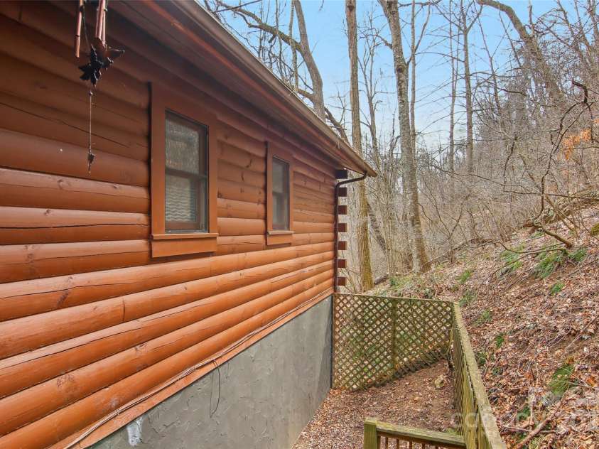 680 Creekside Drive, Maggie Valley, NC 28751.  MLS# CAR4232655, YatesRealty ID 20184. 