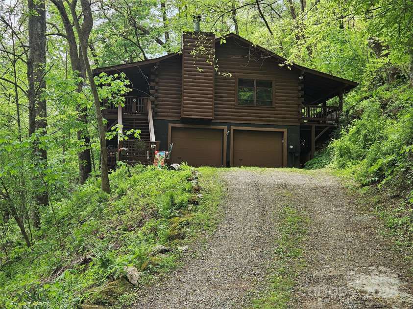 680 Creekside Drive, Maggie Valley, NC 28751.  MLS# CAR4232655, YatesRealty ID 20184. 