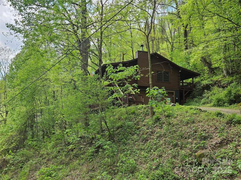 680 Creekside Drive, Maggie Valley, NC 28751.  MLS# CAR4232655, YatesRealty ID 20184. 