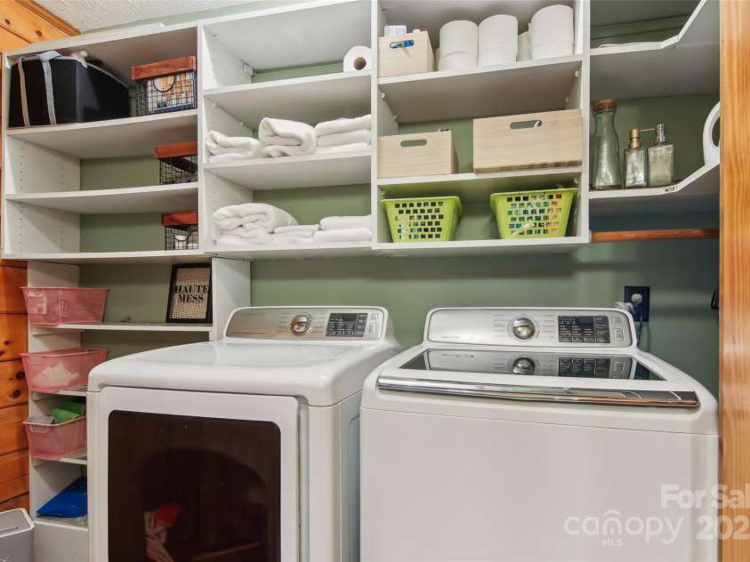 680 Creekside Drive, Maggie Valley, NC 28751.  MLS# CAR4232655, YatesRealty ID 20184. Washer and dryer in guest bath