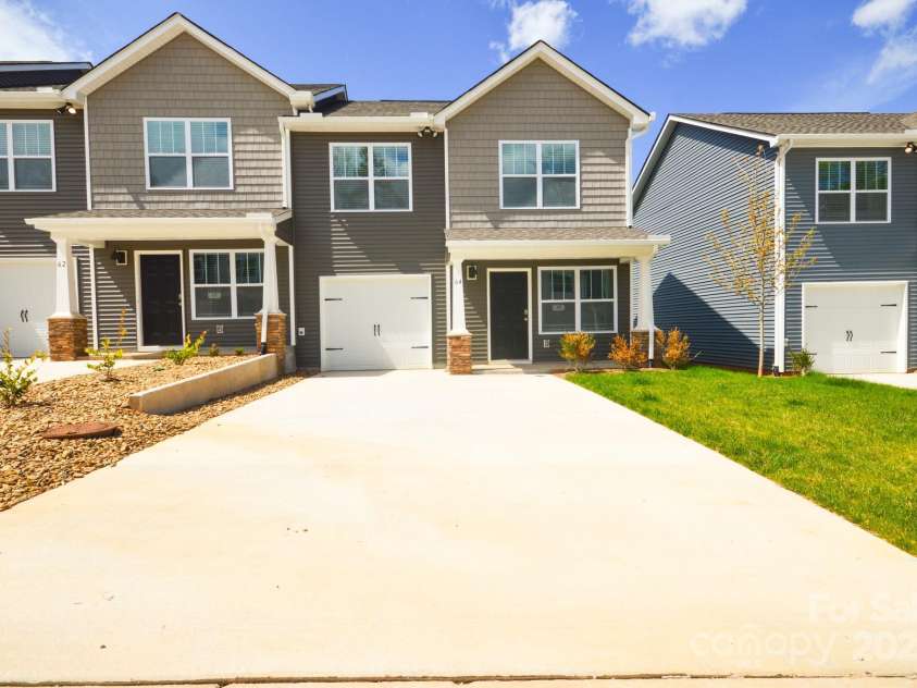 64 Cain Hollow Way, Asheville, NC 28806.  MLS# CAR4259281, YatesRealty ID 20185. 