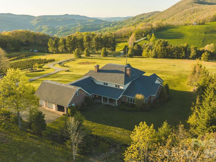 6985 Junaluska Road, Boone, NC 28607.  MLS# CAR4380137, YatesRealty ID 20185. 