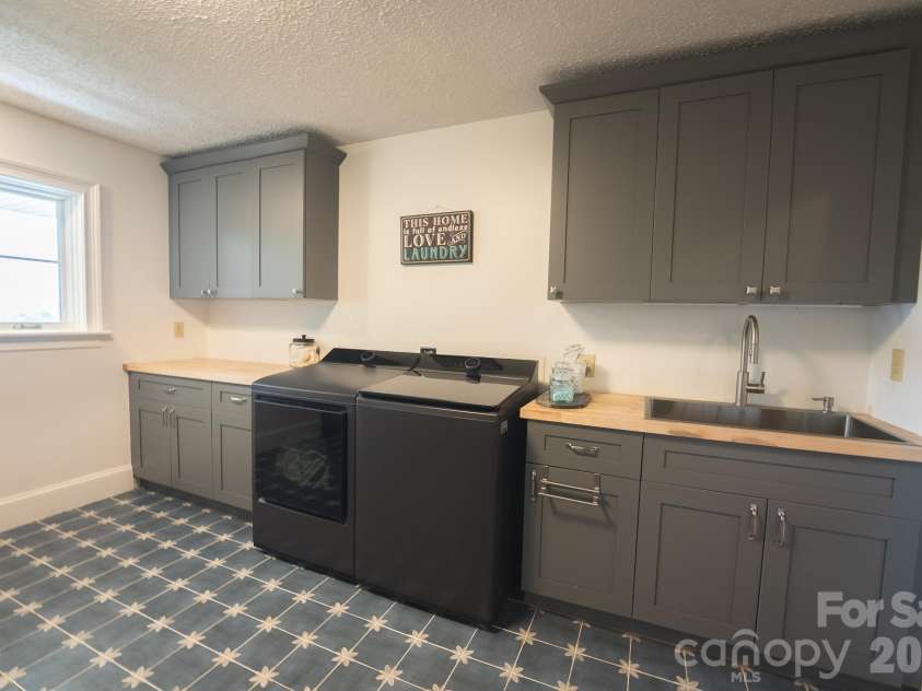 6985 Junaluska Road, Boone, NC 28607.  MLS# CAR4380137, YatesRealty ID 20185. 