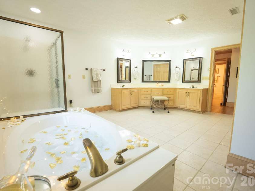 6985 Junaluska Road, Boone, NC 28607.  MLS# CAR4380137, YatesRealty ID 20185. 
