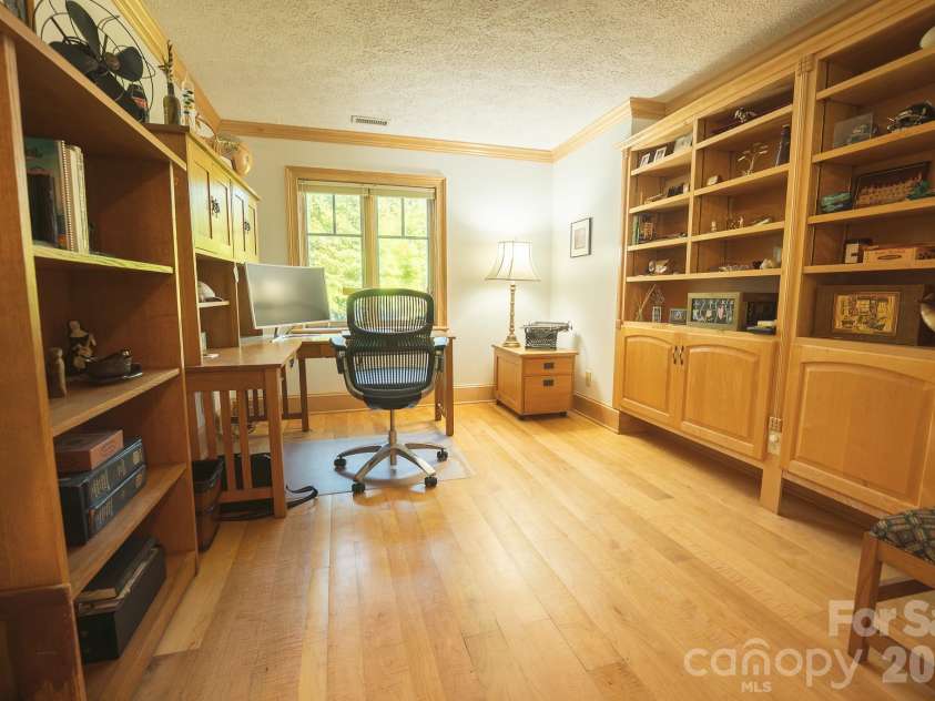 6985 Junaluska Road, Boone, NC 28607.  MLS# CAR4380137, YatesRealty ID 20185. 