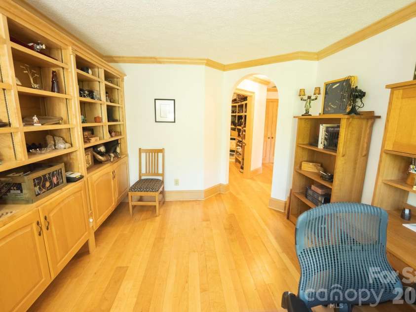 6985 Junaluska Road, Boone, NC 28607.  MLS# CAR4380137, YatesRealty ID 20185. 