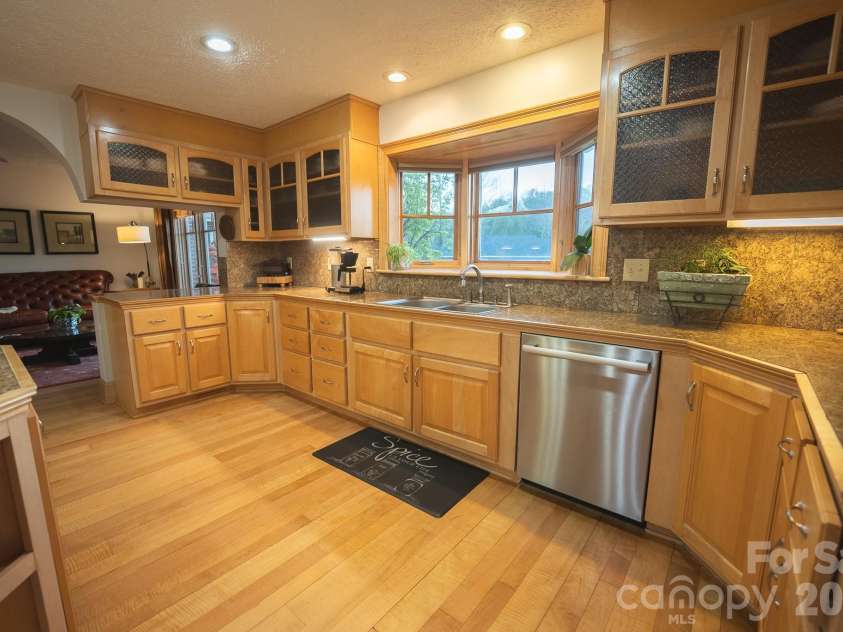 6985 Junaluska Road, Boone, NC 28607.  MLS# CAR4380137, YatesRealty ID 20185. 
