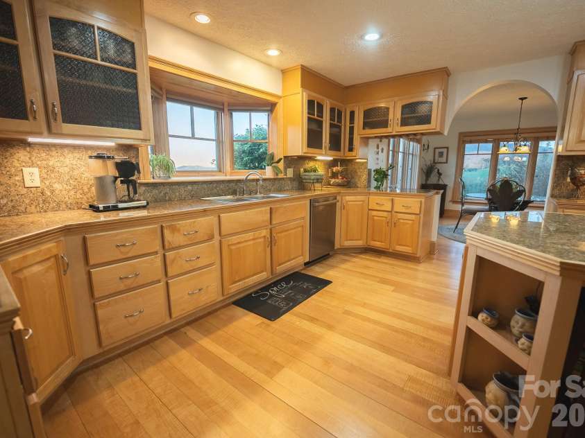 6985 Junaluska Road, Boone, NC 28607.  MLS# CAR4380137, YatesRealty ID 20185. 