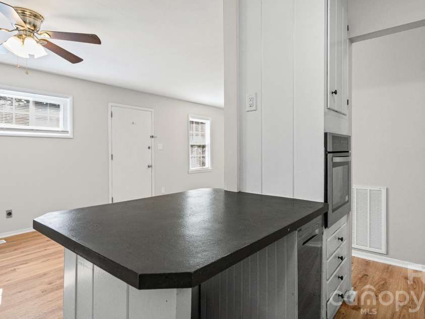 605 Park Terrace, Gastonia, NC 28054.  MLS# CAR4373381, YatesRealty ID 20186. 