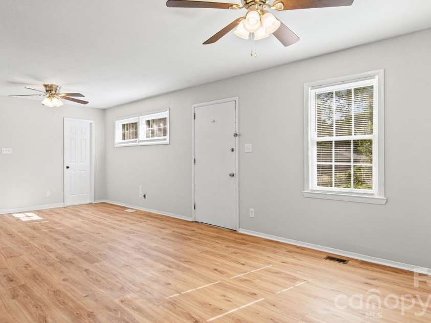 605 Park Terrace, Gastonia, NC 28054.  MLS# CAR4373381, YatesRealty ID 20186. 