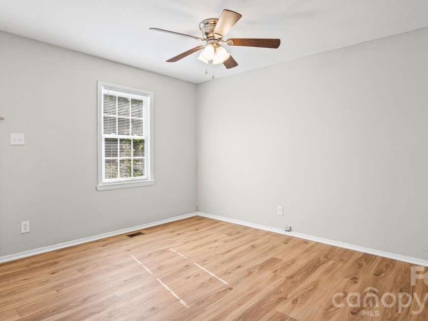 605 Park Terrace, Gastonia, NC 28054.  MLS# CAR4373381, YatesRealty ID 20186. 