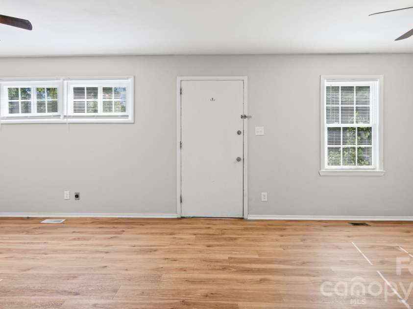 605 Park Terrace, Gastonia, NC 28054.  MLS# CAR4373381, YatesRealty ID 20186. 