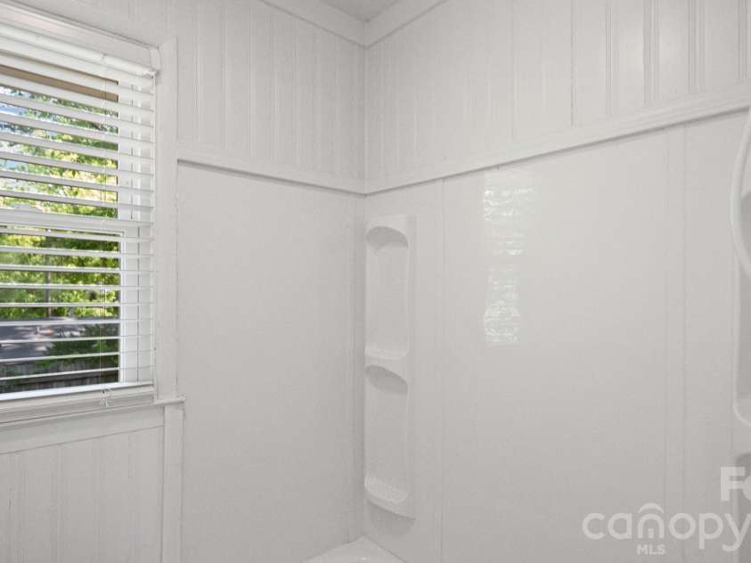 605 Park Terrace, Gastonia, NC 28054.  MLS# CAR4373381, YatesRealty ID 20186. 