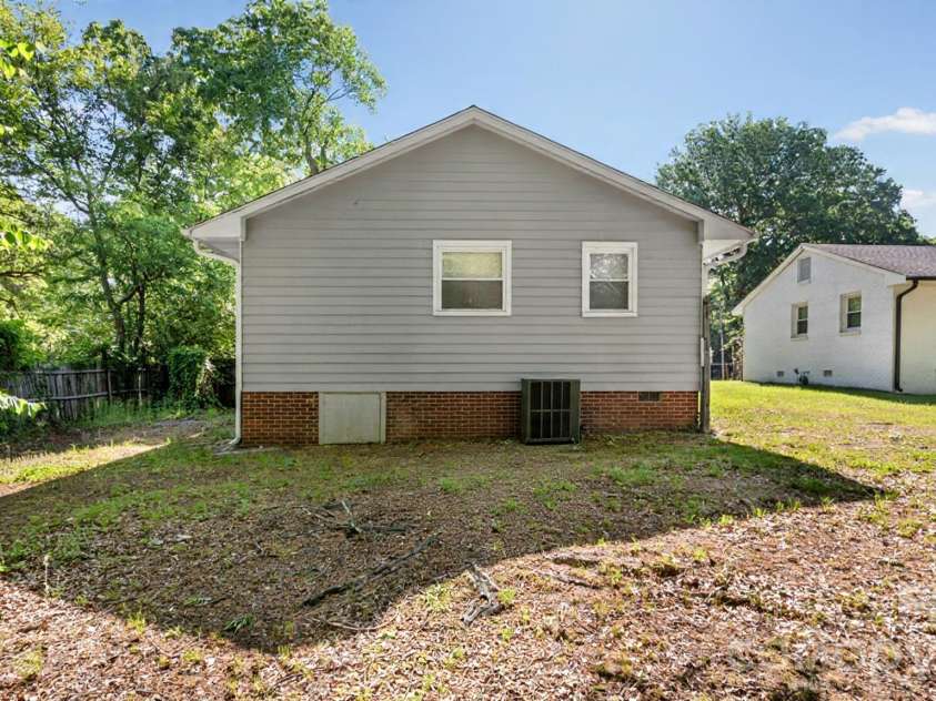 605 Park Terrace, Gastonia, NC 28054.  MLS# CAR4373381, YatesRealty ID 20186. 